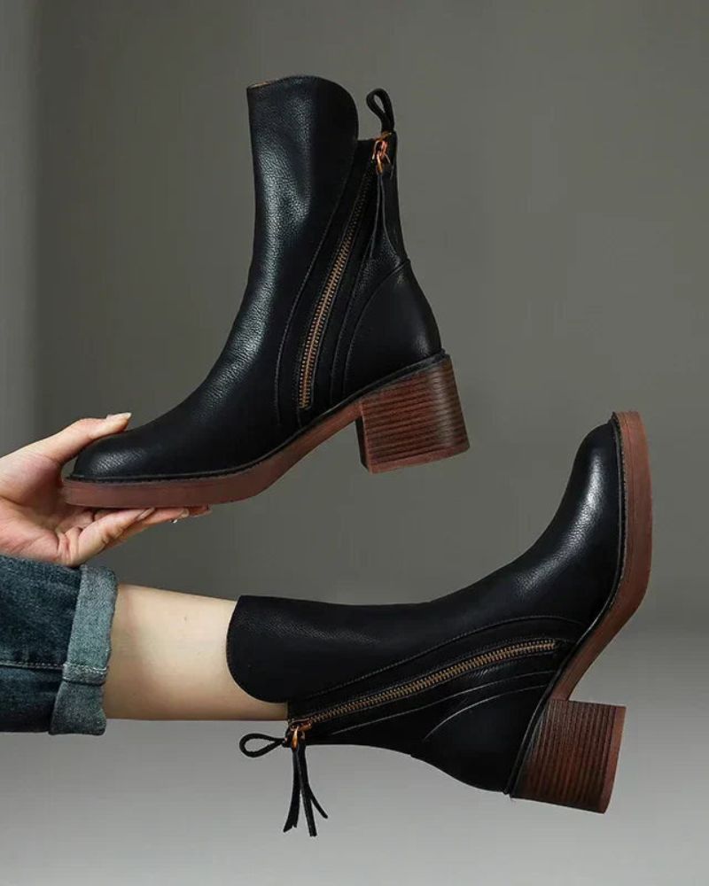 Sinclair™ | Black leather boots with a comfortable heel, elegant and timeless