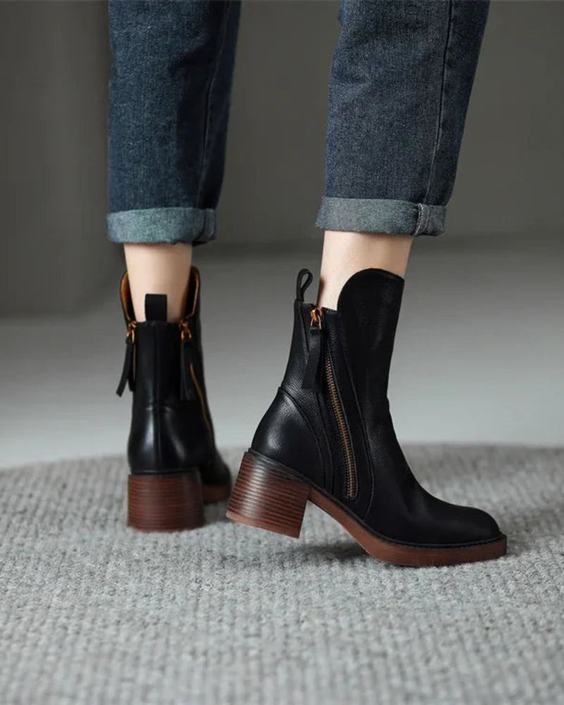 Sinclair™ | Black leather boots with a comfortable heel, elegant and timeless