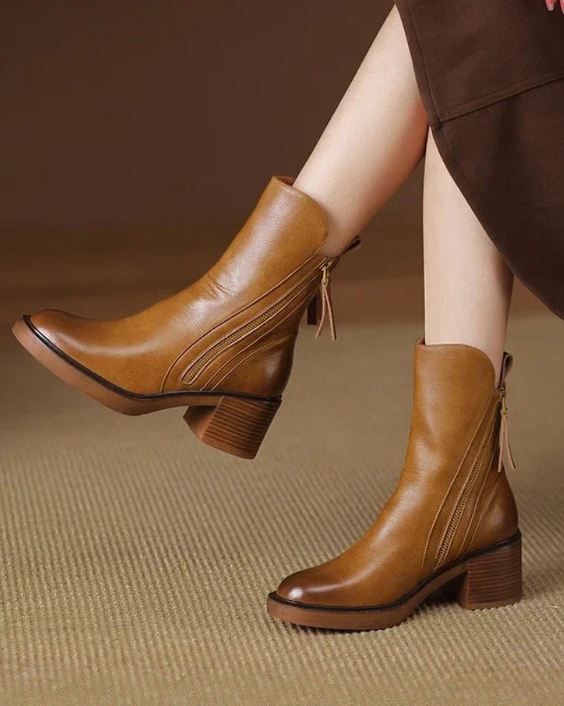 Sinclair™ | Black leather boots with a comfortable heel, elegant and timeless