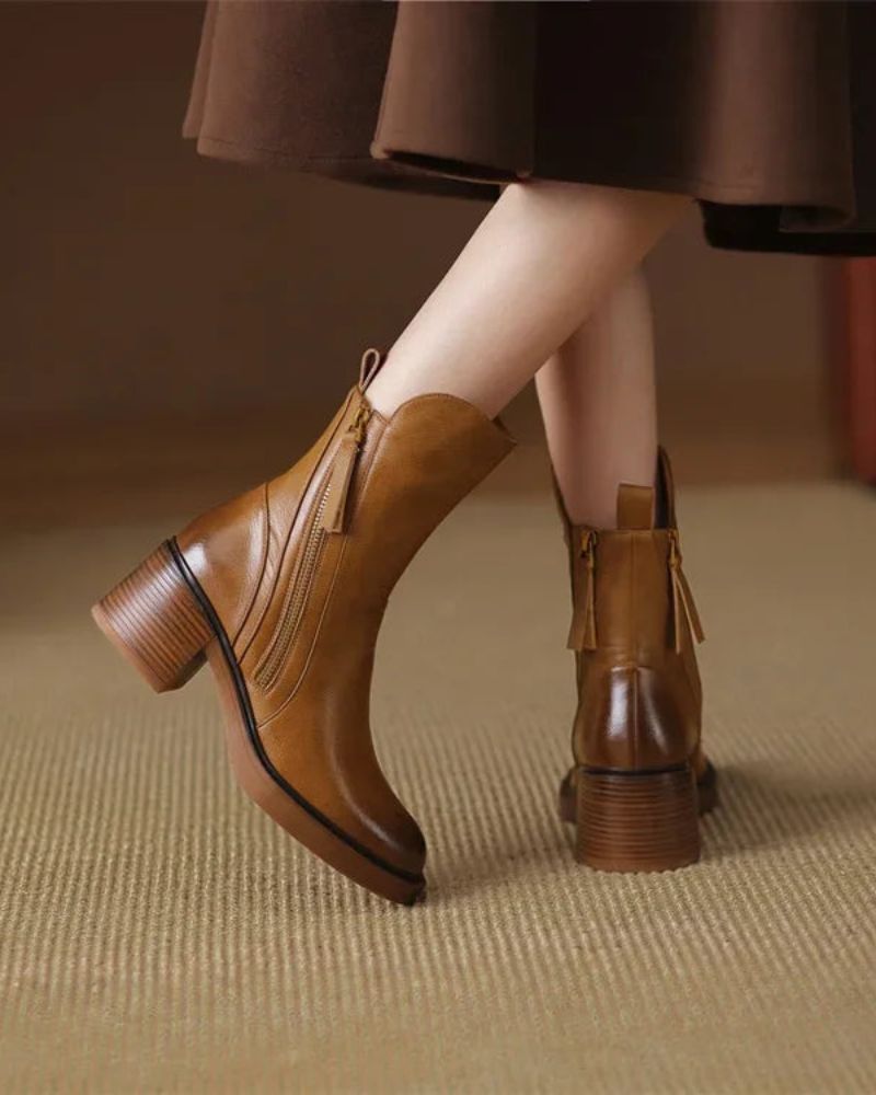 Sinclair™ | Black leather boots with a comfortable heel, elegant and timeless