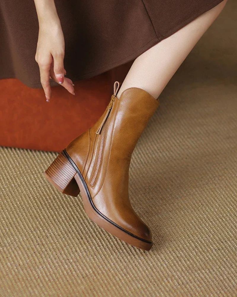 Sinclair™ | Black leather boots with a comfortable heel, elegant and timeless