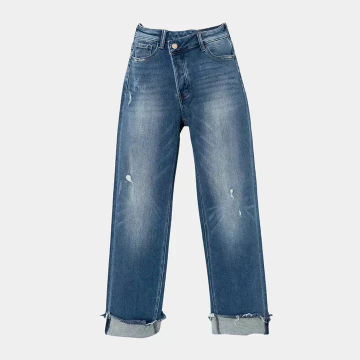High-Waisted Jeans – Comfort and Elegant Fit