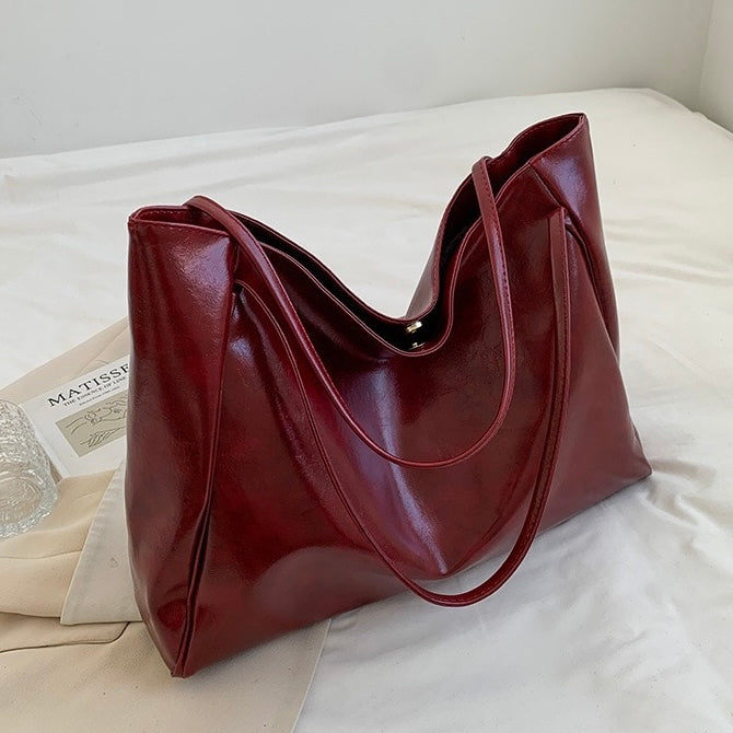 Shoulder Bag – Vintage Elegance with Spacious Interior