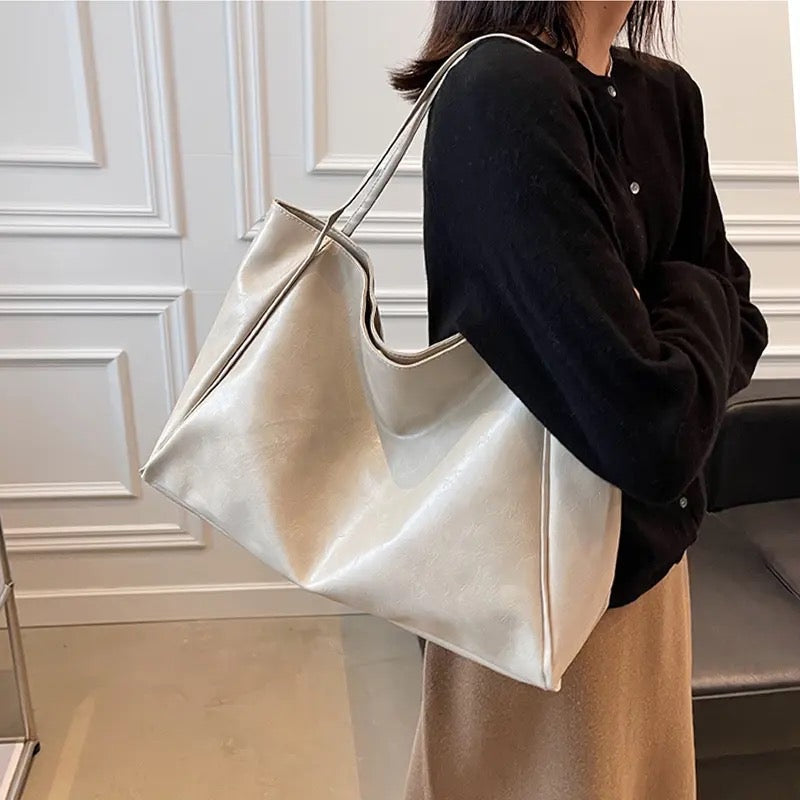 Shoulder Bag – Vintage Elegance with Spacious Interior