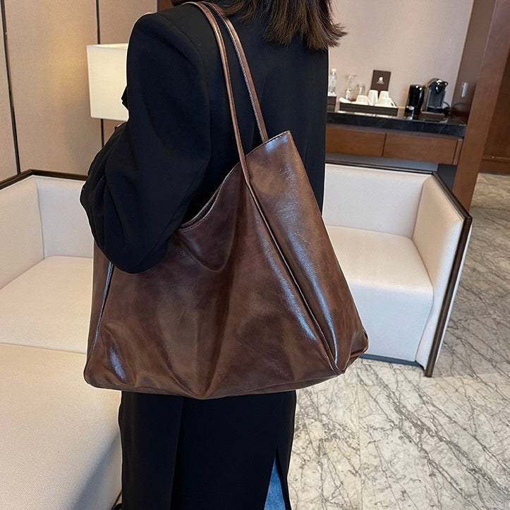 Shoulder Bag – Vintage Elegance with Spacious Interior
