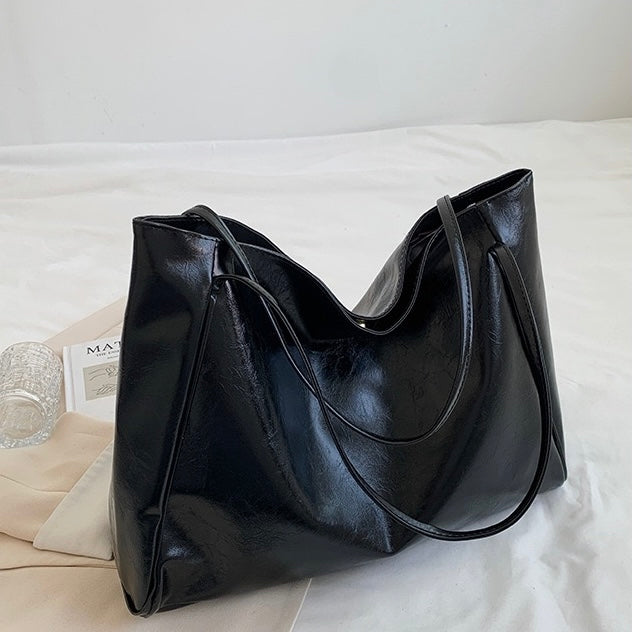 Shoulder Bag – Vintage Elegance with Spacious Interior