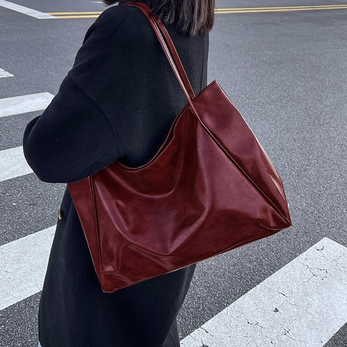 Shoulder Bag – Vintage Elegance with Spacious Interior