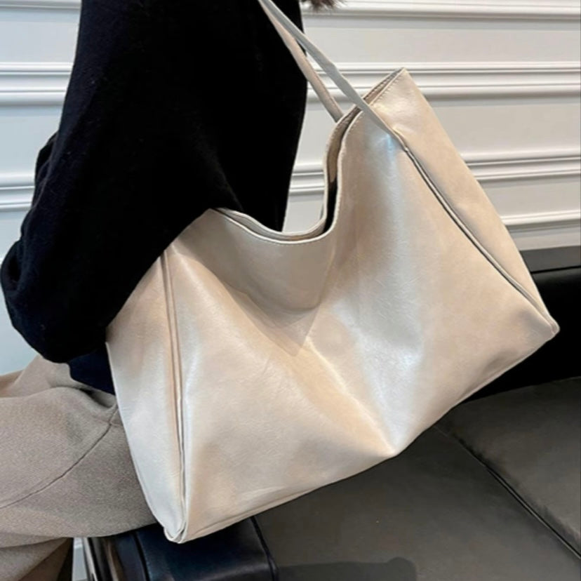 Shoulder Bag – Vintage Elegance with Spacious Interior