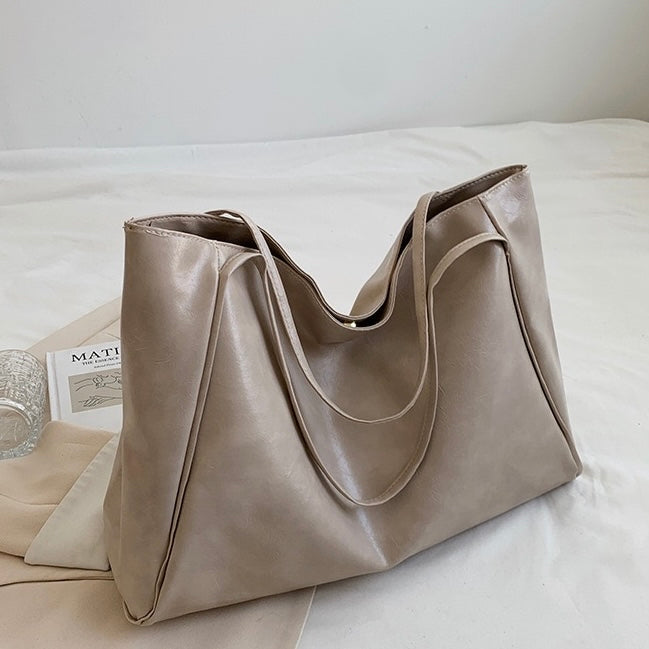 Shoulder Bag – Vintage Elegance with Spacious Interior