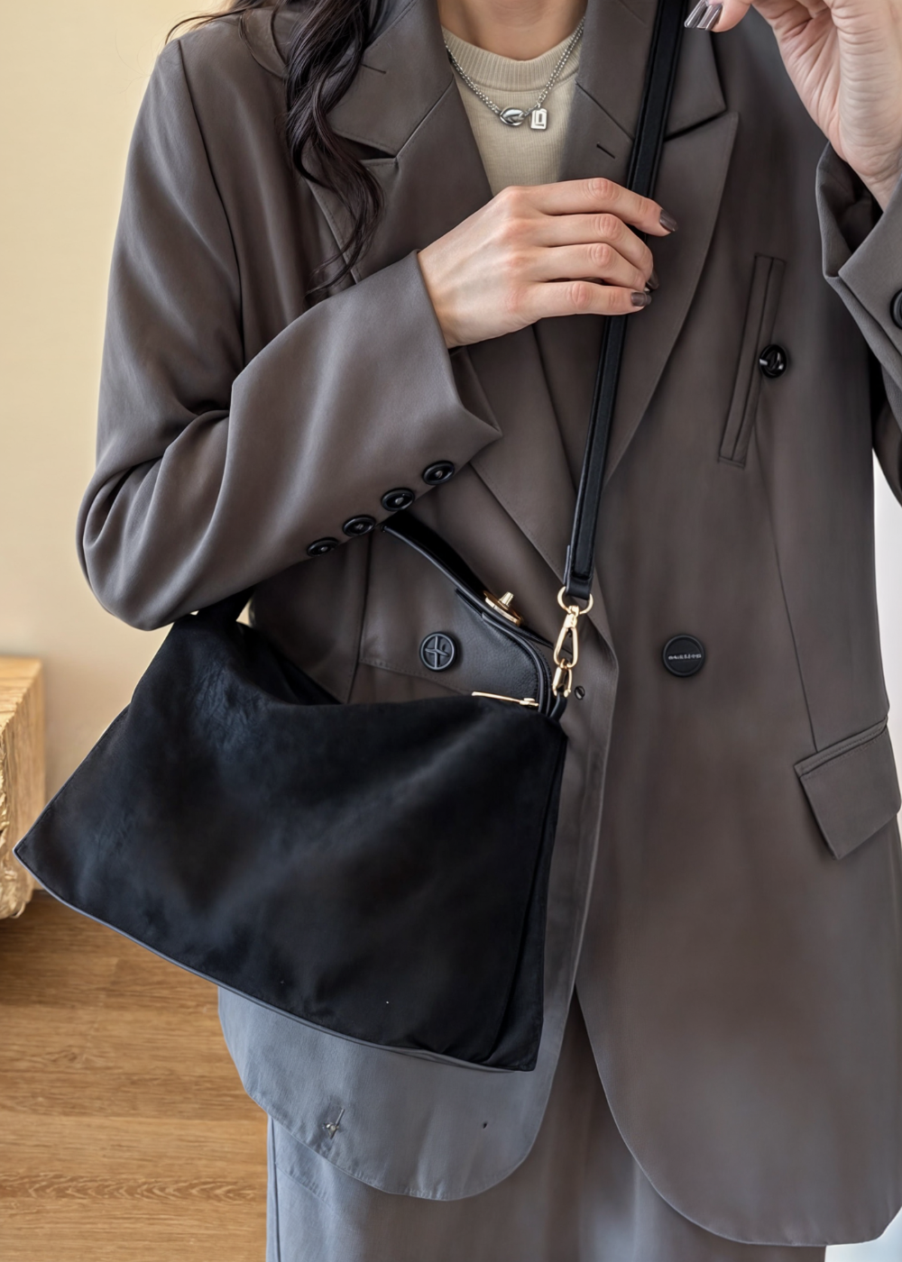 Handbag – Suede Elegance and Everyday Comfort