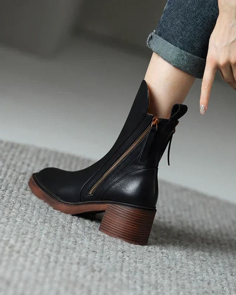 Sinclair™ | Black leather boots with a comfortable heel, elegant and timeless