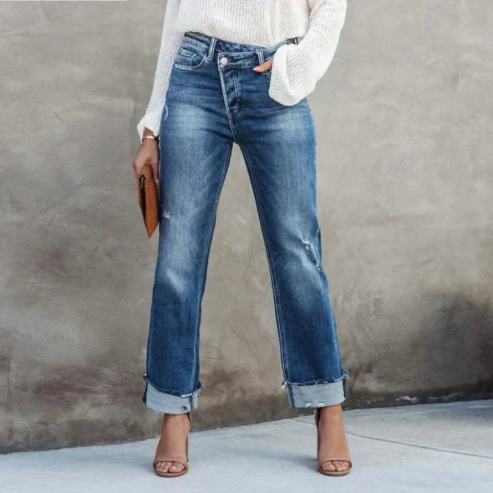 High-Waisted Jeans – Comfort and Elegant Fit